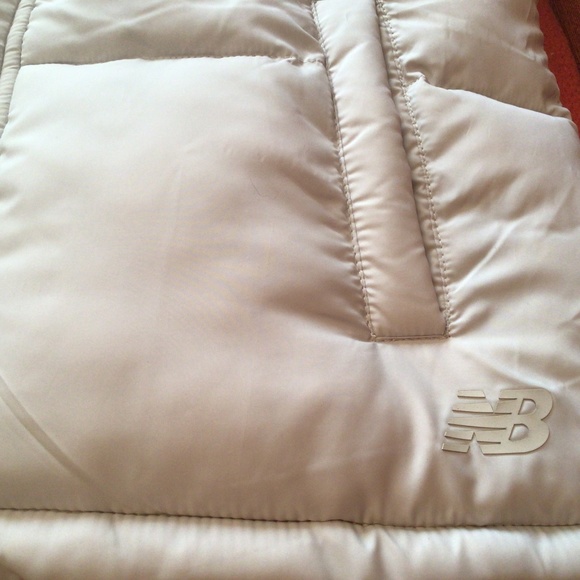 New Balance Puffer Quilted Vest With Hood - Picture 5 of 8